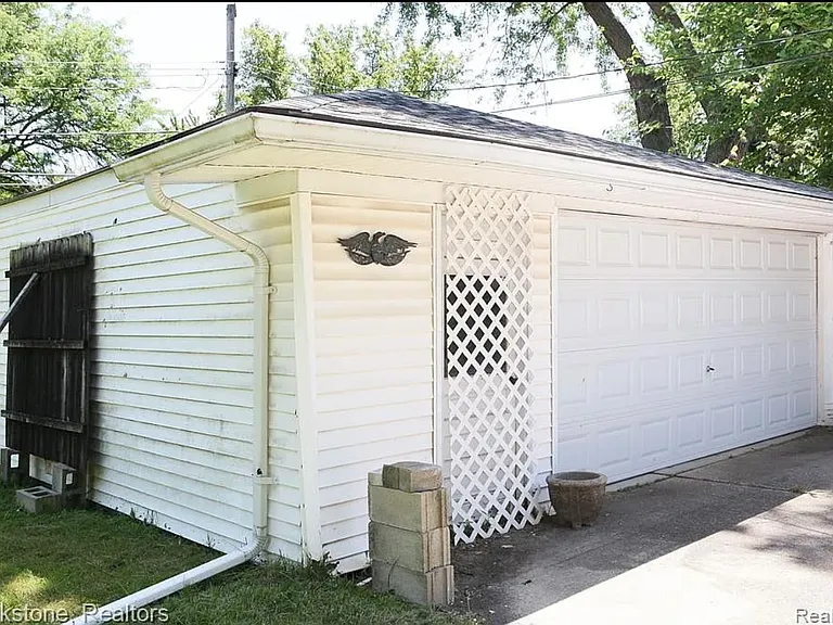 24320 Cunningham Ave — Photo 19