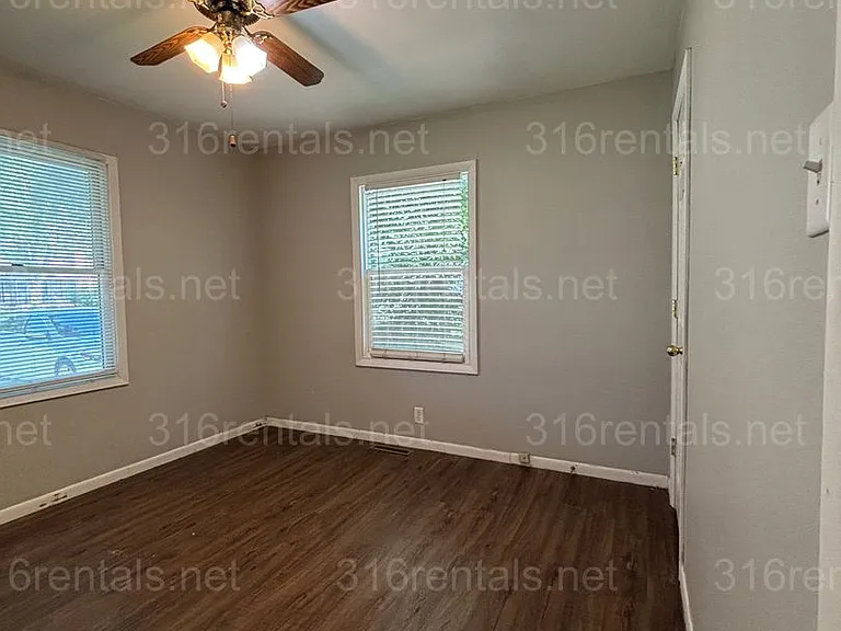 418 N State St — Photo 5