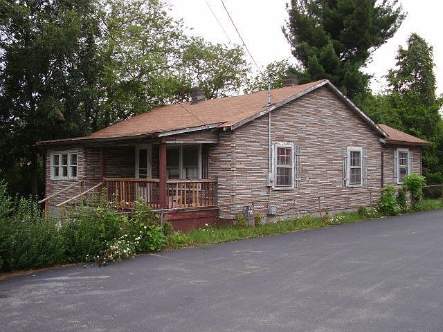 2nd image of 303 Worley Rd