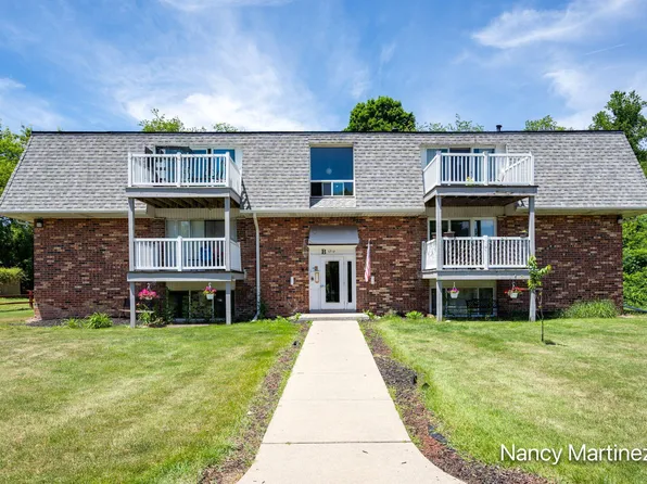 6712 Cascade Rd SE #15, Grand Rapids, MI 49546