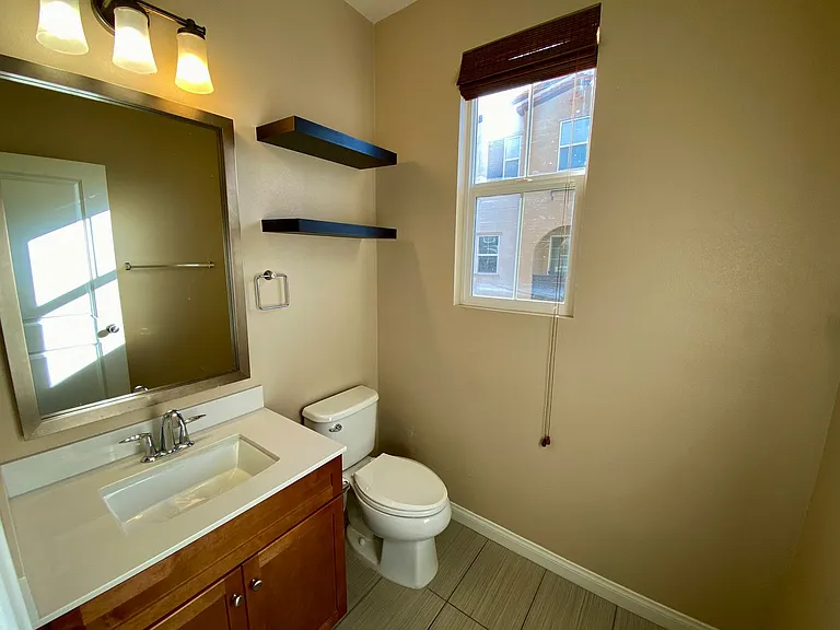 1029 N Citrus Ave — Photo 11