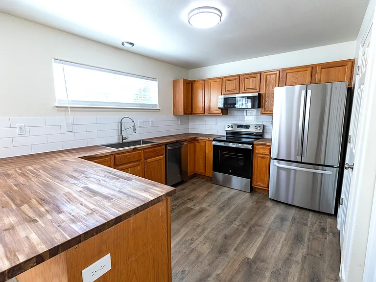 1240 Bunting Ave #1 — Photo 5