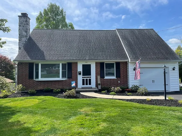 701 Fairway Dr, Lancaster, PA 17603