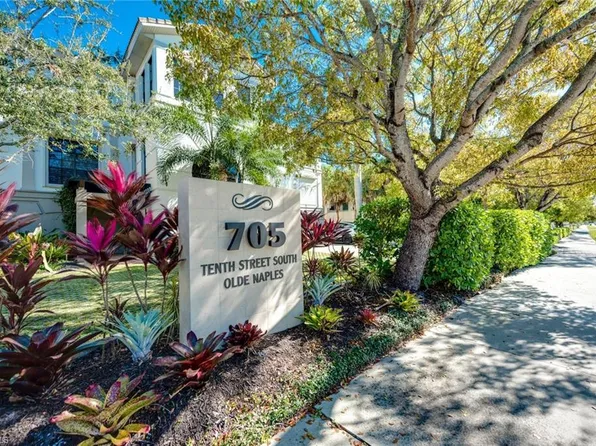 705 10th St S APT 306, Naples, FL 34102
