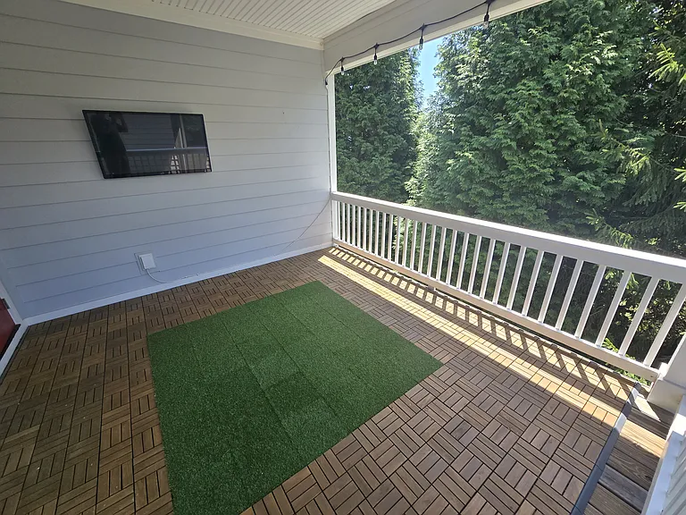 Private back deck!