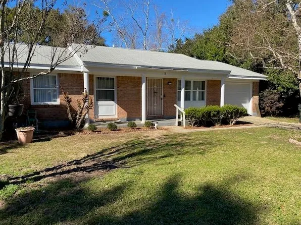 8 Belair Cir, Pensacola, FL 32505