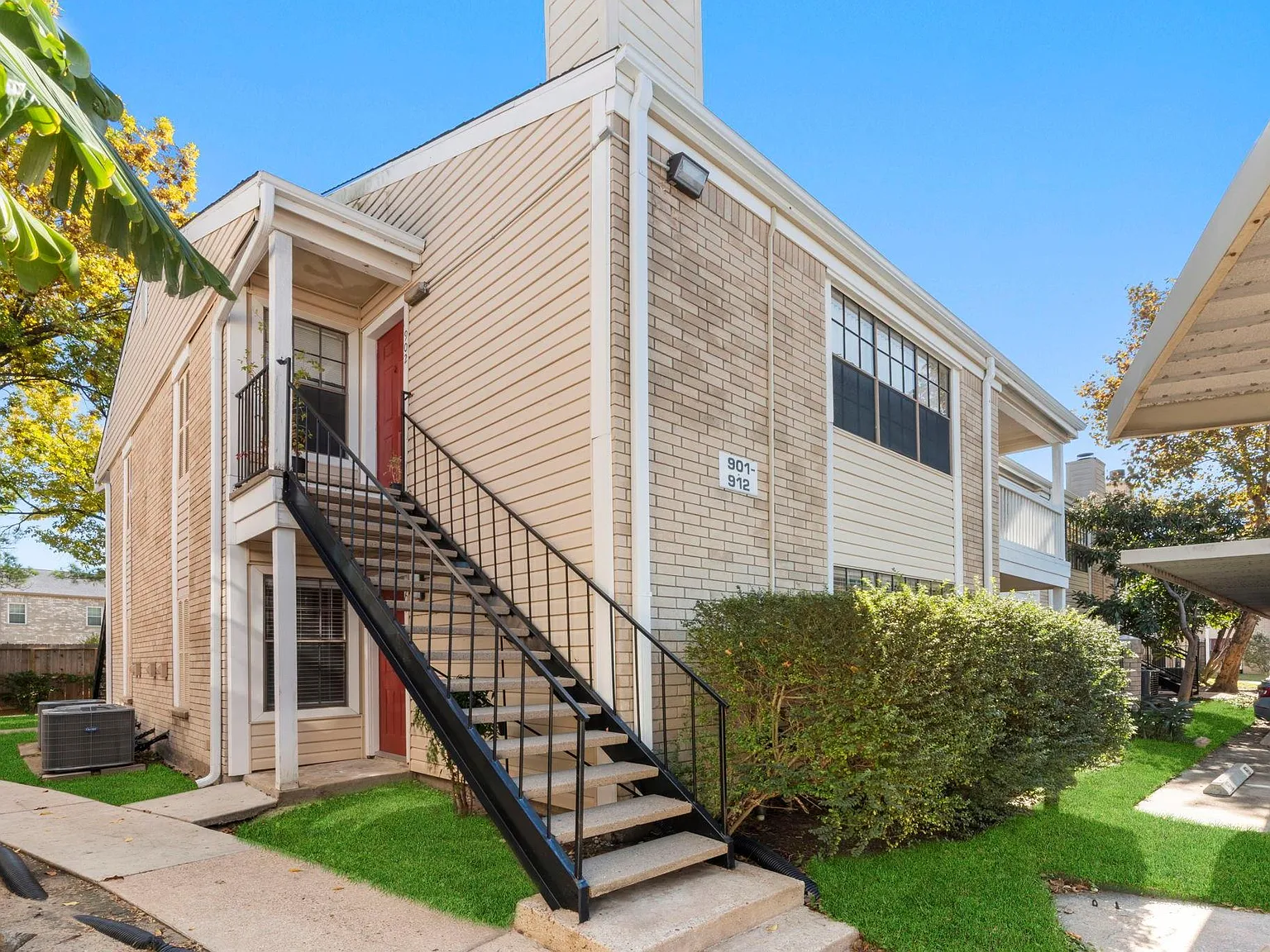 2 bed, 2.0 bath, 952 sqft, $1,600 — Photo 3