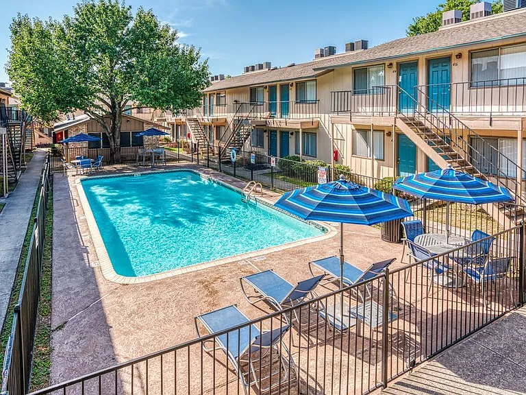 Dakota San Antonio — Photo 2