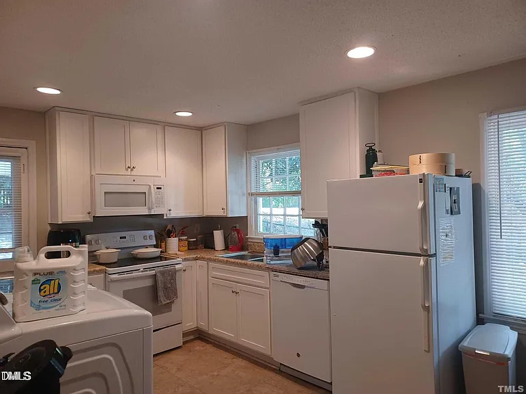 706 Van Buren Rd — Photo 2