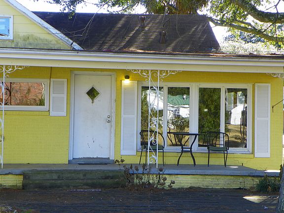 3rd image of 204 Brundrette St