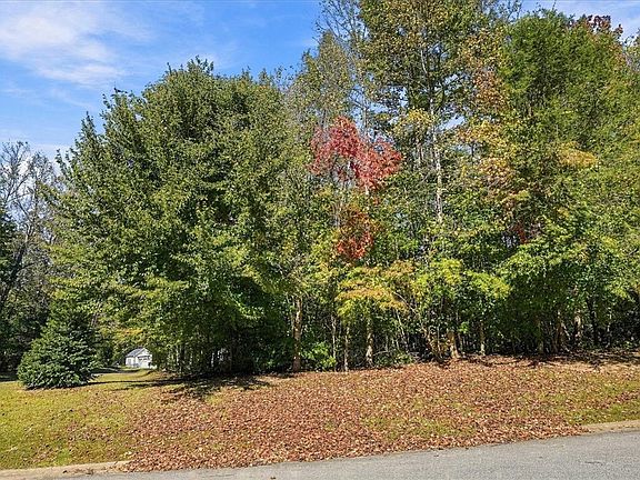 3rd image of 101 Autumn Leaves Way