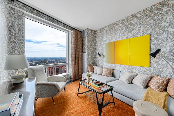 Rented by Extell Marketing Group LLC | media 36