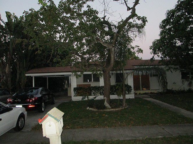 2nd image of 930 SW 50th Ave
