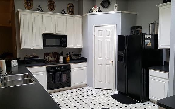 4th image of 1327 Calvert Dr