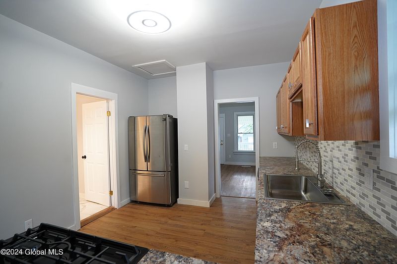 5th image of 2102 Lenox Road