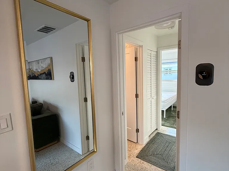 421 SW 9th St #3 — Photo 17