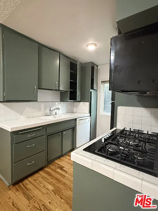 14930 Magnolia Blvd — Photo 3