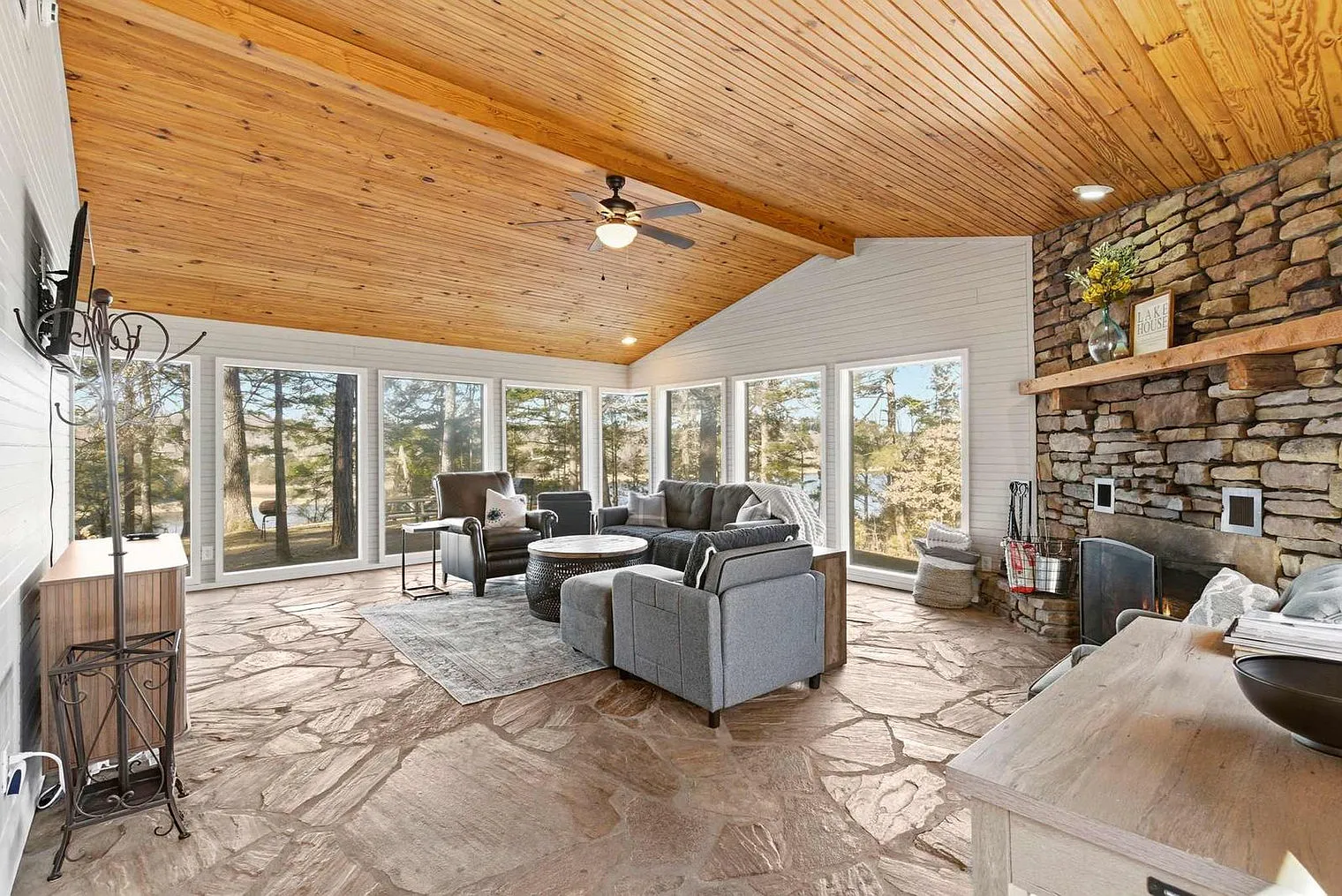 1 bed, 1.0 bath, $5,517 — Photo 1