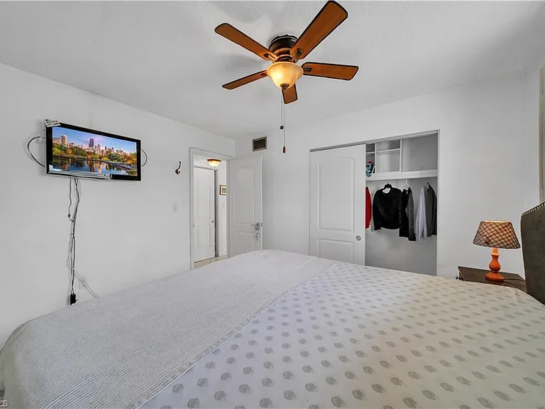 730 Joel Blvd — Photo 13