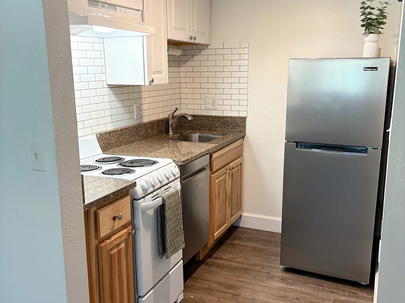 1945 Canyon Blvd — Photo 2