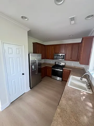 3 bed, 1200 sqft, $2,300 — Photo 2