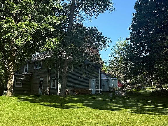 4th image of 570 Hooper Rd