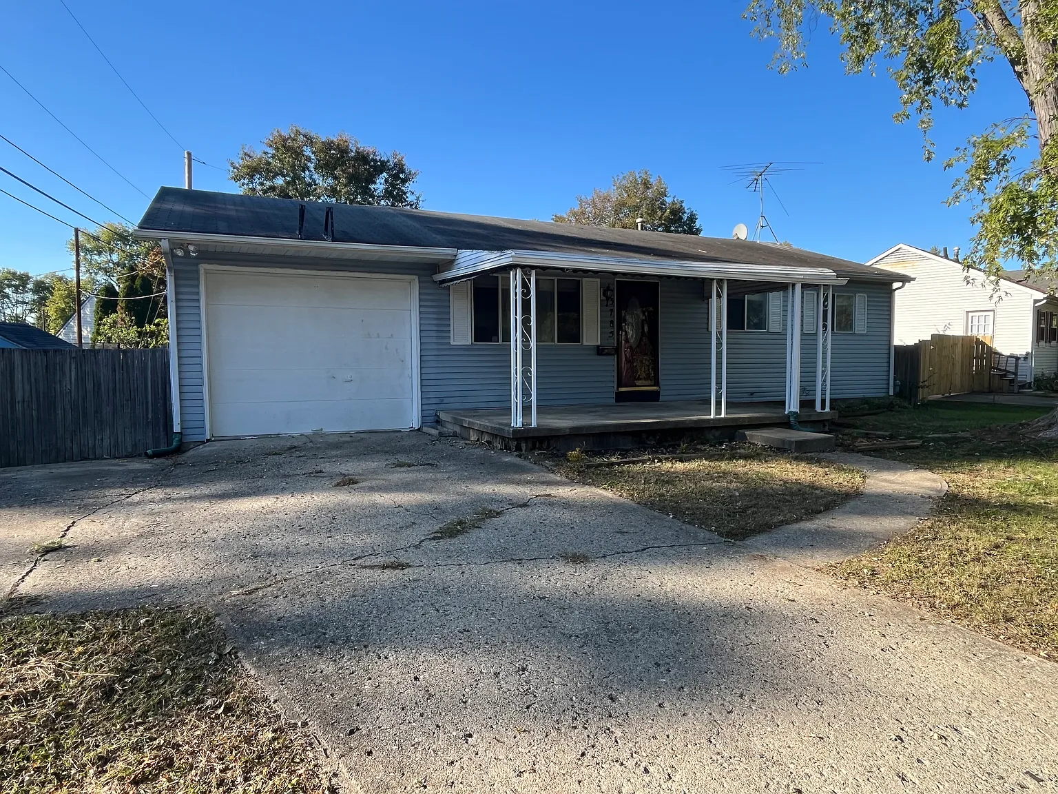 3785 Shoreline Dr photo 1