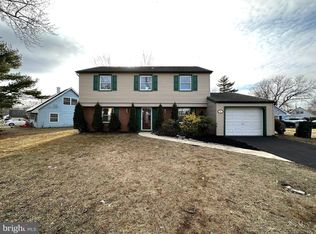 41 Botany Cir, Willingboro, NJ 08046