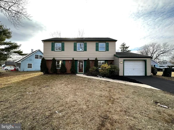 41 Botany Cir, Willingboro, NJ 08046