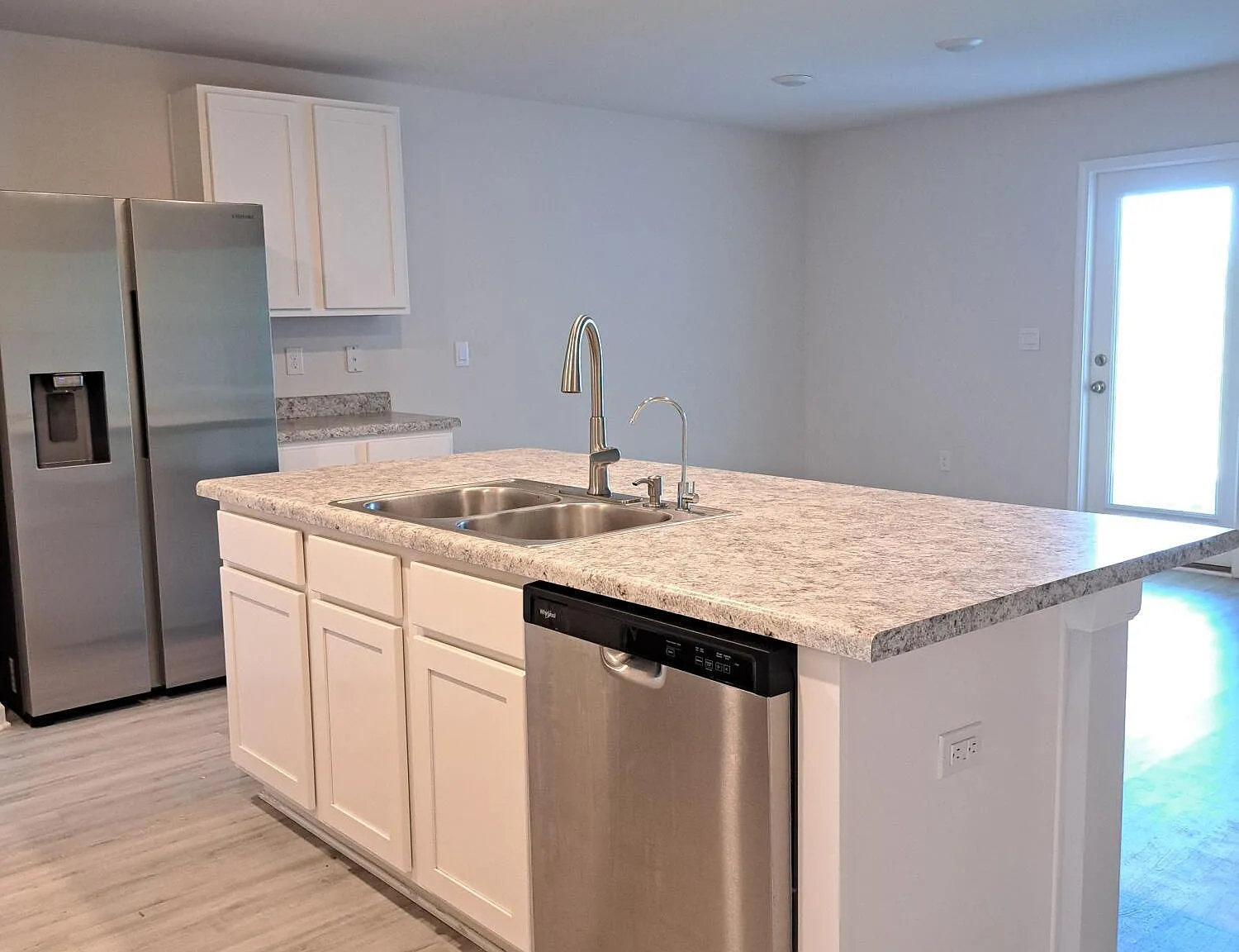 4 bed, 1812 sqft, $2,425 — Photo 3