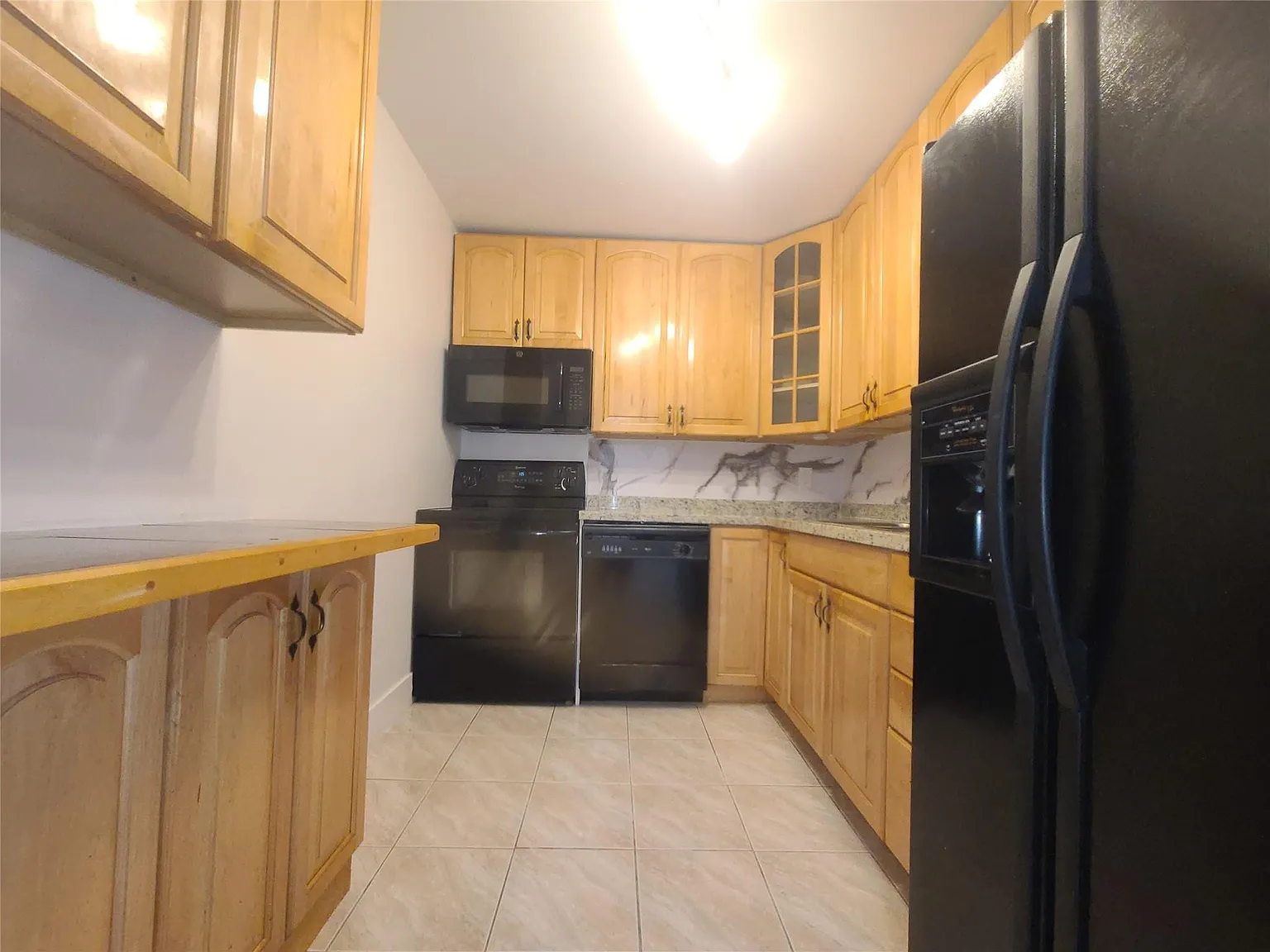 1 bed, 1.5 bath, 850 sqft, $1,950 — Photo 3