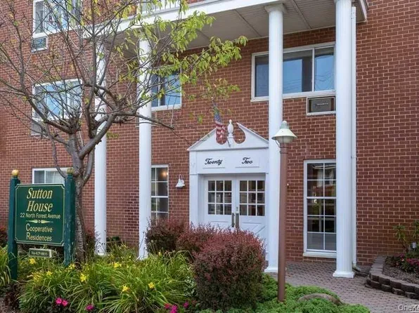 22 N Forest Ave APT 1N, Rockville Centre, NY 11570