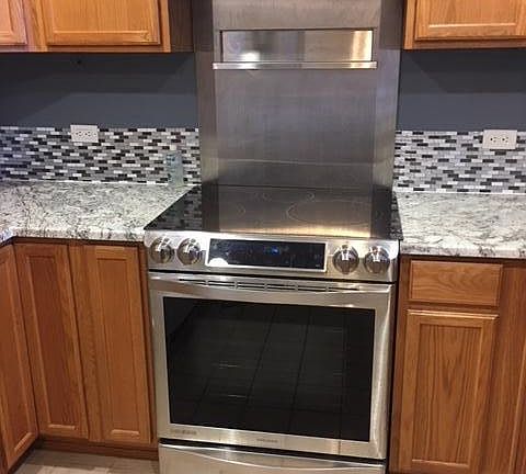 Kitchen w/induction range