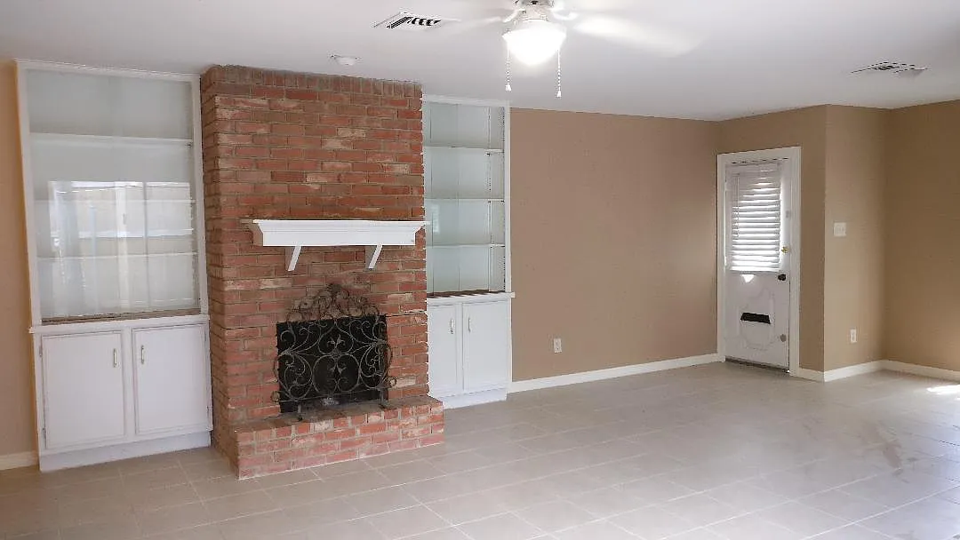 3 bed, 1370 sqft, $1,899 — Photo 3