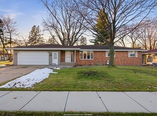 533 Carol Lynn Dr, Little Chute, WI 54140