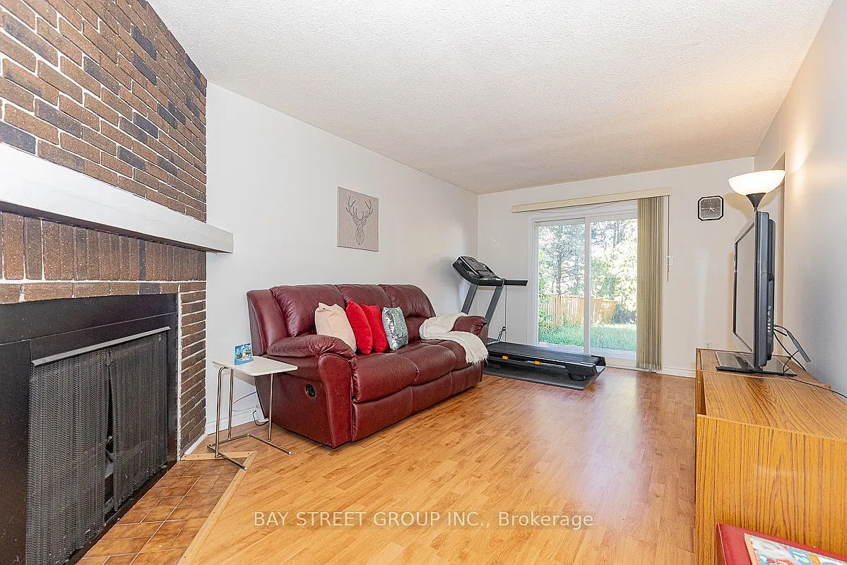 4 bed, $4,000 — Photo 3