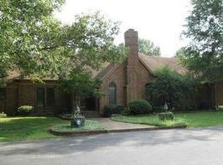 9055 Forest Meadow Dr, Memphis, TN 38125