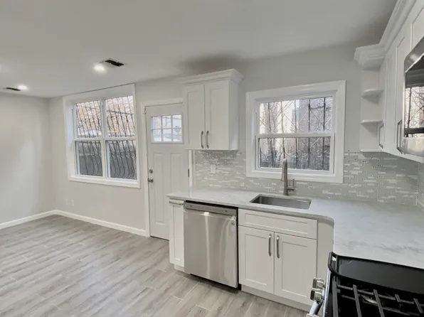 1210 Vyse Avenue image 4 of 21