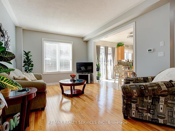 5th image of 35 Hardgate Cres
