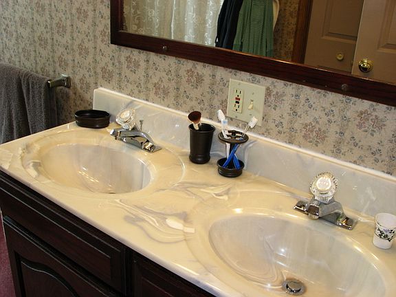 5th image of 183 Meadowview Dr
