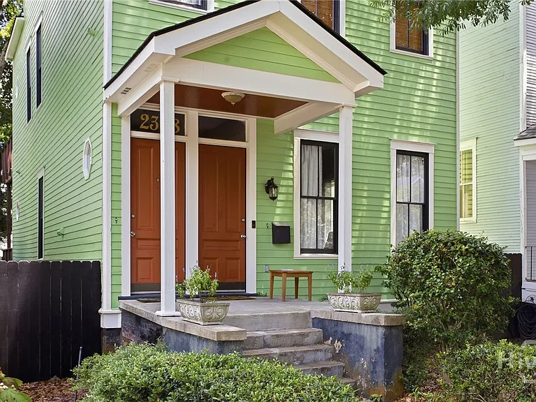 2308 Barnard St — Photo 4