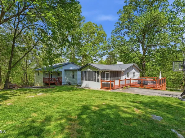 241 Summer Sound Rd, Piney Flats, TN 37686
