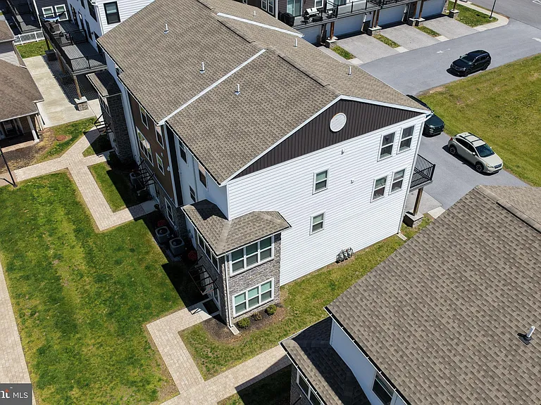 121 High Pointe Dr #38 — Photo 36