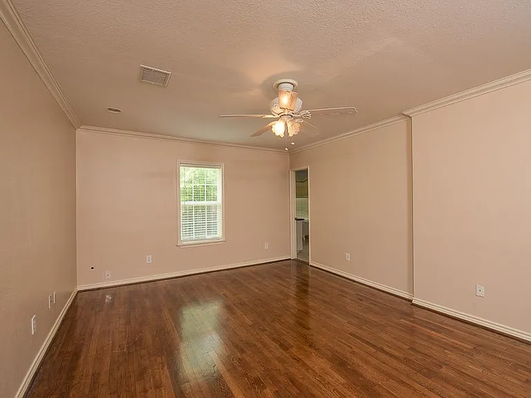1535 W 25th St — Photo 18