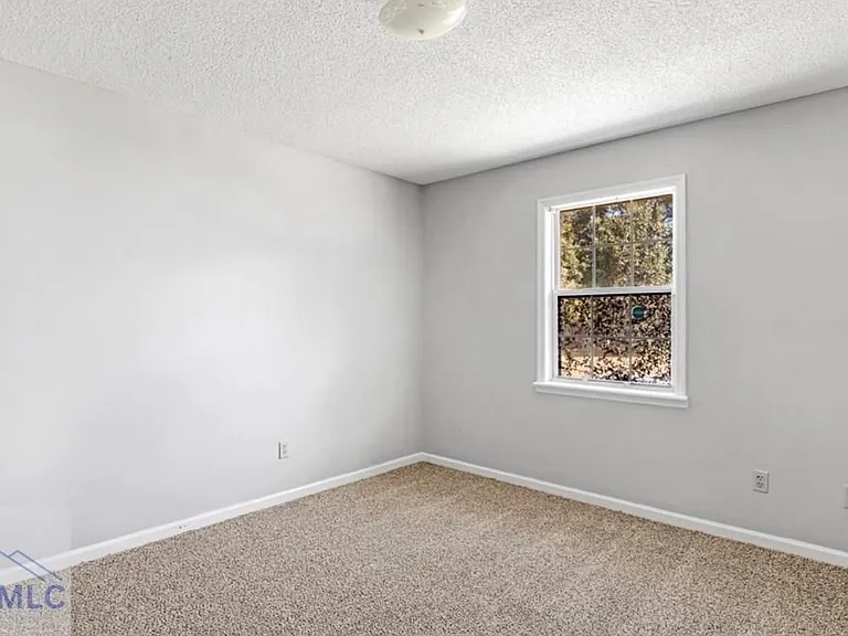 143 McCumber Dr — Photo 2