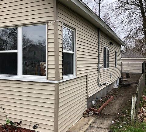 5th image of 2232 Stafford Ave SW