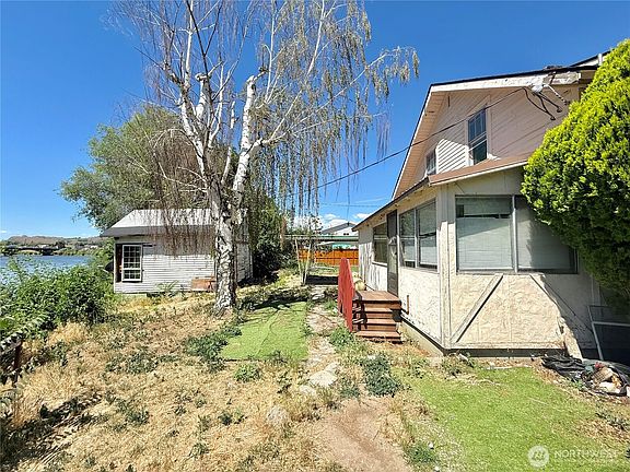 4th image of 224 Bartlett Avenue E