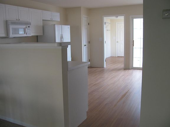 2nd image of 2860 Louise Ave