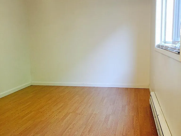 323 13th Ave E #7 — Photo 5