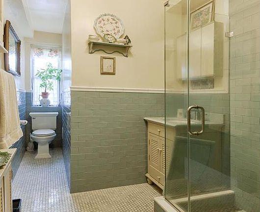 5th image of 225 E 79th St APT 10B